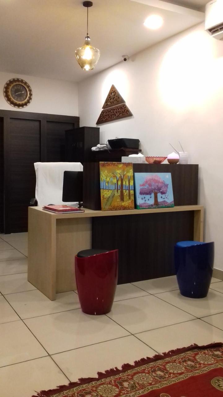The Metro Pod - Backpackers A/C Dormitory Kochi Ruang foto