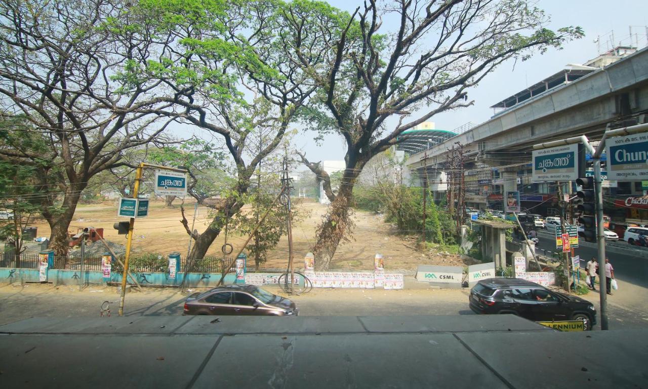 The Metro Pod - Backpackers A/C Dormitory Kochi Bagian luar foto