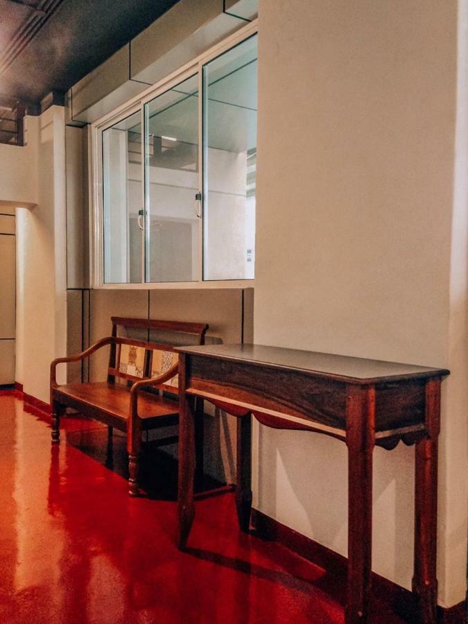 The Metro Pod - Backpackers A/C Dormitory Kochi Bagian luar foto