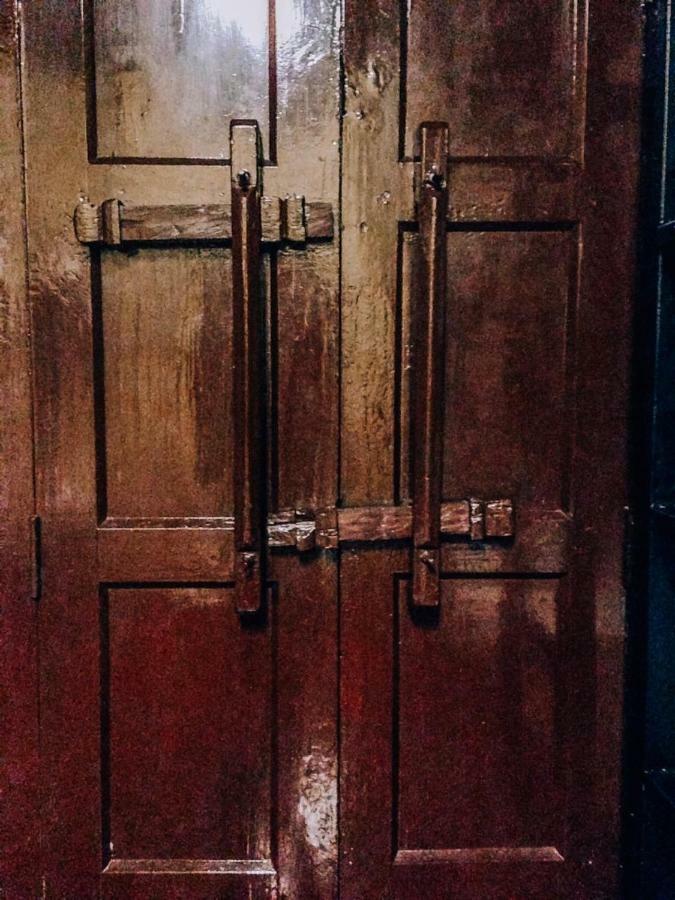 The Metro Pod - Backpackers A/C Dormitory Kochi Bagian luar foto