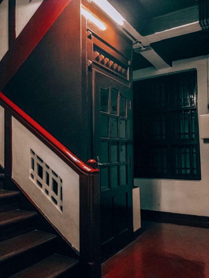 The Metro Pod - Backpackers A/C Dormitory Kochi Bagian luar foto